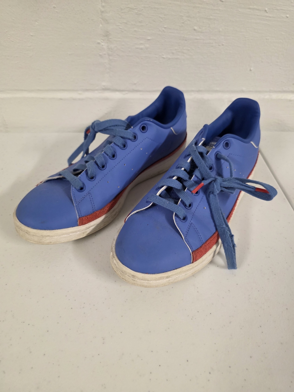 South Park Stan Blue Low-Top Sneakers with Red Accent